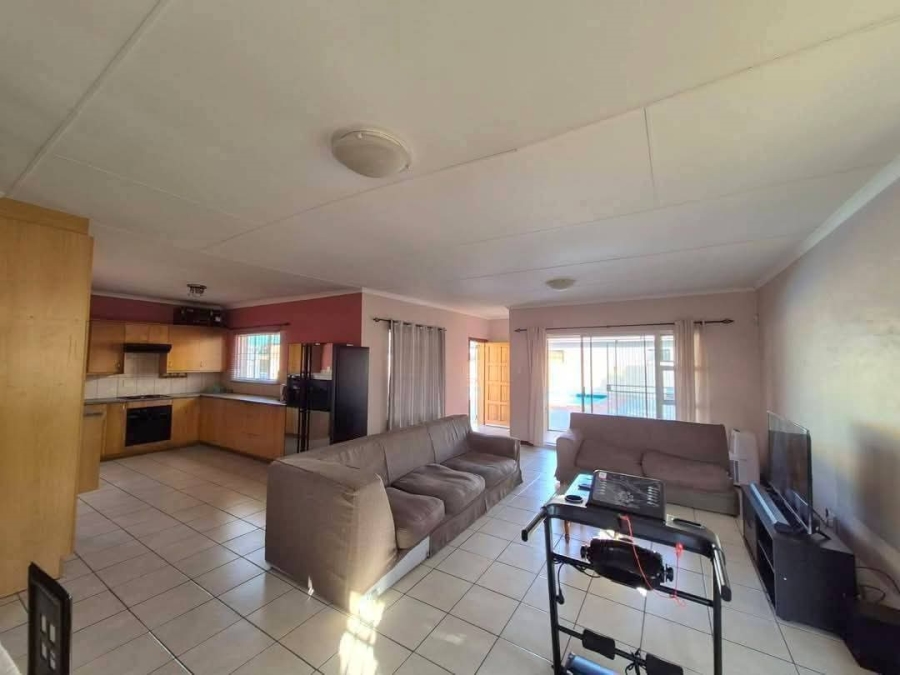 3 Bedroom Property for Sale in Rhodesdene Northern Cape